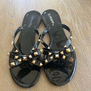 Tuckernuck jelly sandals. 7 m